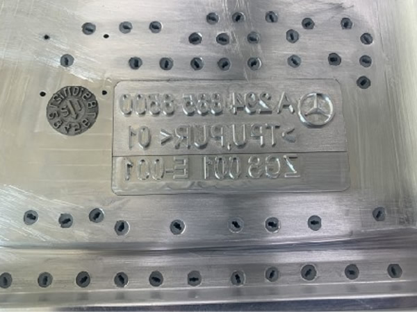奔驰车用覆膜铝模