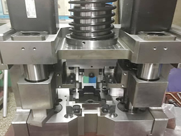 汽车平衡杆制作模具