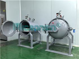 Vacuum defoamer